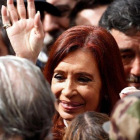 Cristina Fernández de Kirchner, a la salida de los juzgados donde fue a declarar, el 13 de abril, en Buenos Aires.-REUTERS / MARCOS BRINDICCI