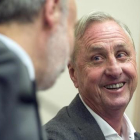 Cruyff sonríe durante la presentación de un acuerdo entre la UAB y su fundación el pasado mes de noviembre.-JORDI COTRINA