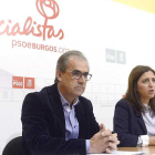 Luis Briones y Esther Peña, durante la rueda de prensa de ayer.-ICAL