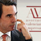 Aznar califica de 'incompleta' la ruta del gobierno para recuperar la economía.-