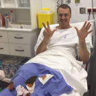 Ashcroft Leigh celebra desde el hospital las 8 victorias conseguidas por el UBU Colina Clinic, el pasado sábado.-TWITTER / @RUGBYAPAREJOS