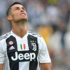 Cristiano Ronaldo se lamenta de una ocasión fallada.-REUTERS / MASSIMO PINCA