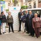 El nuevo vehículo donado al Centro Ocupacional beneficiará a los alumnos de la comarca.-G. G.