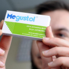 Caja de caramelos Megustol que simula un medicamento-ISRAEL L. MURILLO