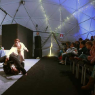 Mar Gómez y Xavi Martínez interpretan ‘Helado al vino’, una propuesta de danza contemporánea cómica que dejó al público con ganas de más.-Raúl Ochoa