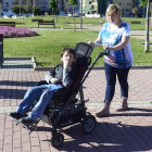 Iker en la silla que ha conseguido gracias a las aportaciones solidarias de los burgaleses-R. O. / ICAL