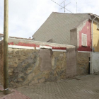 Imagen de una de las casas derribadas en Villatoro como consecuencia de las grietas generadas por las filtraciones.-RAÚL G. OCHOA