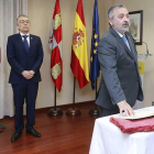 El subdelegado toma posesión del cargo en presencia de Virginia Barcones y Roberto Saiz.-RAÚL G. OCHOA