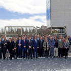 El presidente Herrera, flanqueado por el presidente de la FRMP, Alfonso Polanco, y por  la vicepresidenta de la Junta, Rosa Valdeón, posa con alcaldes y presidentes de Diputación.-P. REQUEJO