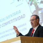 El consejero de Educación, Fernando Rey, inaugura la jornada y expone la Estrategia Regional de Investigación e Innovación y para una Especialización Inteligente y su importancia en el sector agrario y agroalimentario.-ICAL