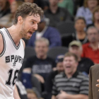 Pau Gasol protesta al árbitro en el último partido de los Bulls.-EFE / DARREN ABATE