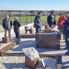 El Jardín de Rocas, ubicado junto al Museo del Petróleo, reúne una veintena de ejemplares de distintos materiales.-ECB