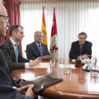 El consejero de la Presidencia, José Antonio de Santiago-Juárez, se reúne con el presidente de la Asociación de Víctimas del Terrorismo de Castilla y León, Juan José Aliste-ICAL