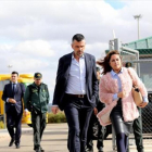 Santi Vila sale de la cárcel madrileña de Estremera con su abogada, el pasado 3 de noviembre.-DAVID CASTRO