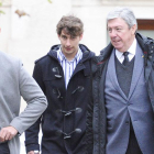 Los tres acusados entrando en la Audiencia Provincial de Burgos junto al abogado Rafael Uriarte.-ISRAEL L. MURILLO