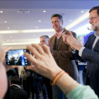 El candidato del PPC, Xavier García Albiol, junto al presidente del Gobierno, Mariano Rajoy, el pasado sábado en Mataró (Barcelona).-TAREK MOHAMED