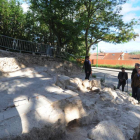 Tras la reunión del consejo, se visitaron las excavaciones que han sacado a la luz la iglesia de San Román.-ISRAEL L. MURILLO