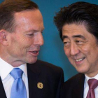 Abe (derecha) junto al primer ministro australiano, Tony Abbott, en la cumbre del G-20 en Brisbane, el 16 de noviembre.-Foto: AFP