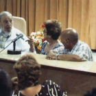 Fidel Castro, en un encuentro con el sector del queso en Cuba.-Foto: GRANMA