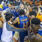 Los jugadores del UBU Tizona celebran una victoria.-SANTI OTERO