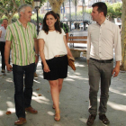 Luis Tudanca (derecha) visitó Briviesca junto a Ester Peña y el primer teniente de alcalde, Ángel Arce.-G.G.