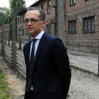 El ministro alemán de Exteriores, Heiko Maas, durante su visita al campo de exterminio de Auschwitz.-AGENCJA GAZETA