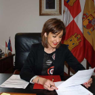 La alcaldesa de Miranda de Ebro, Aitana Hernando, en su despacho.-ECB