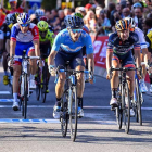 Barbero cruza la línea de meta, ayer.-TWITTER / @MOVISTARTEAM  / DARIO BELINGHERI