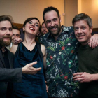 De izquierda a derecha: Daniel Brühl, Sofia Boixet y el chef Sergio Andreu, en el Bar Gracia de Berlín.-FABIAN FROST
