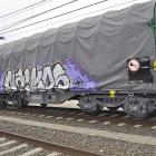 Los vagones de los trenes de mercancías acababan en este estado después del paso de los grafiteros.-ECB