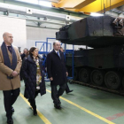 Margarita Robles durante la visita de hoy junto al presidente Javier Lambán, en la Academia Logística de Calatayud.-TWITTER GOBIERNO DE ARAGON
