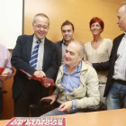 Organizadores y patrocinadores charlan antes del acto celebrado ayer en la UBU.-RAÚL OCHOA