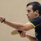 Denis Conic arma el saque durante un partido.-ISRAEL L. MURILLO