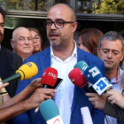 Neus Lloveras y Miguel Buch, hace unos días atendiendo a los medios de comunicación.-JOSEP RAMÓN TORNE