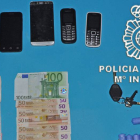 Material incautado a los detenidos.-ECB