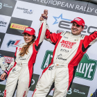 Sara Fernández y Efrén Llarena, campeones de Europa. FIA ERC