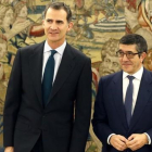 El rey Felipe VI y el presidente del Congreso, Patxi López, este lunes en el palacio de la Zarzuela.-EFE / CHEMA MOYA