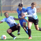 Güemes forcejea con dos jugadoras del Vallecas-Israel L. Murillo