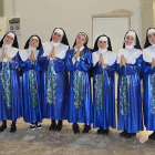 Los hábitos de estas adorables monjas desfilarán por el escenario del Teatro Clunia hoy y mañana.-