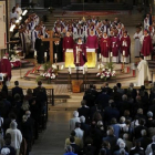 El arzobispo de Ruan  Dominique Lebrun  c  al fondo   pronuncia unas palabras durante el funeral del sacerdote Jacques Hamel en la catedral de Ruan  Francia-EFE / CHARLY TRIBALLEAU POOL