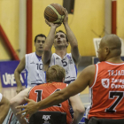 Los burgaleses se juegan el liderato en Vitoria.-SANTI OTERO