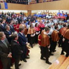 Autoridades y familiares acompañaron a los nuevos doctores a recibir su reconocimiento en uno de los actos «más entrañables» de la universidad.-RAÚL G. OCHOA