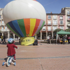 Concentración por el cierre de Garoña ayer en la Plaza Mayor de Burgos.-SANTI OTERO
