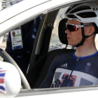 Chris Froome, el sábado, en el coche de la selección británica.-EFE / JAVIER ETXEZARRETA