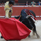 Morenito frente al toro de Victoriano del Río que indultó en Aranda en Septiembre.-ECB