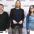 Ignacio Lacámara, secretario general de Podemos Burgos, Pablo Fernández y Laura Domínguez, Secretaria de Municipalismo de Podemos CyL.-RAÚL G. OCHOA