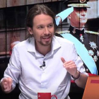Pablo Iglesias, durante la tertulia sobre la monarquía, en el programa 'Fort Apache', que emite en España la cadena pública iraní Hispan TV.-