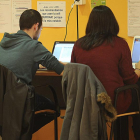 El PSOE critica que el PP «castiga» doblemente a los universitarios con la subida de tasas y la bajada de las becas.-ECB