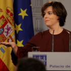 Soraya Saenz de Santamaria comparece despues del pleno del Parlament-/ JOSE LUIS ROCA