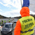 Chalecos amarillos protestan en una autopista francesa.-AFP / SYLVAIN THOMAS